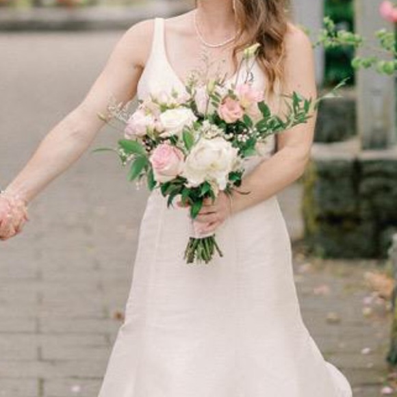 Allure Bridal Ivory Size 2 Wedding Gown - Picture 7 of 14